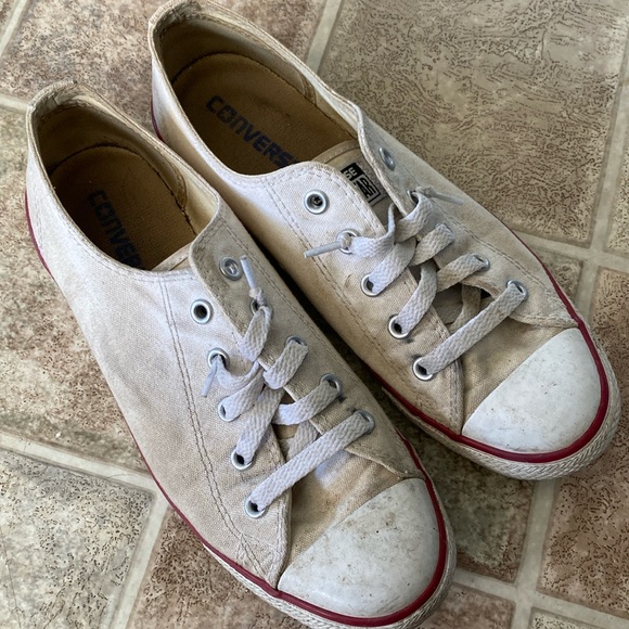 White converse - Picture 1 of 4
